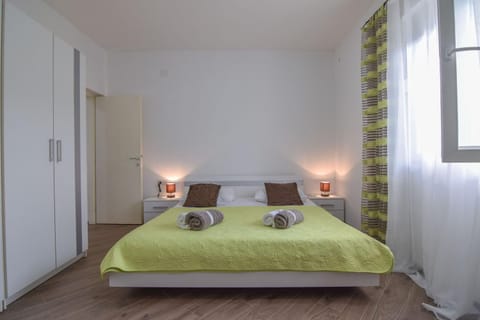 Bed, Photo of the whole room, Bedroom, towels, wardrobe