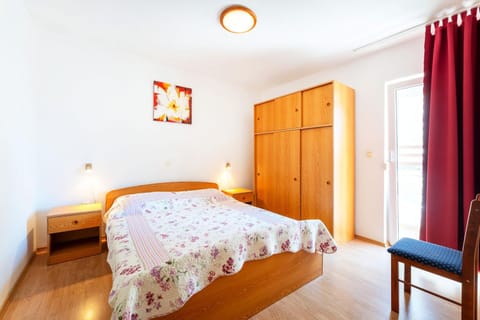 Dora Studio near Center and Sea Apartment in Novalja