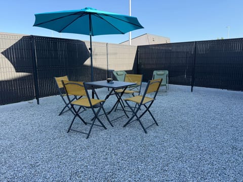 Patio, Dining area, sunbed