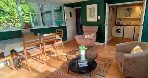 Kitchen or kitchenette, Seating area, Dining area