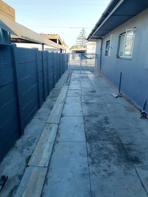 72 Hamilton the trout lodge Bed and Breakfast in Cape Town