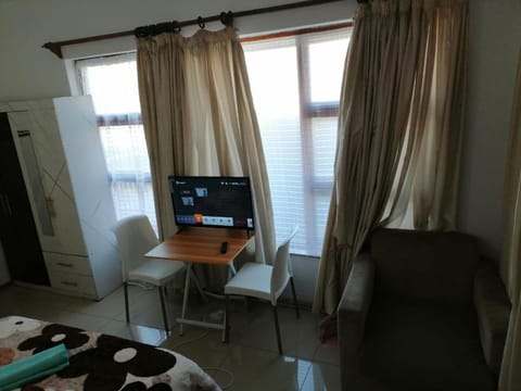 72 Hamilton the trout lodge Bed and Breakfast in Cape Town