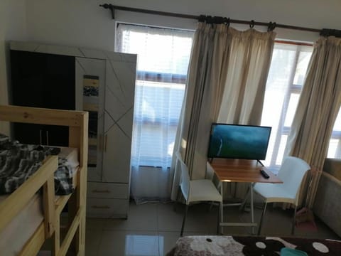 72 Hamilton the trout lodge Bed and Breakfast in Cape Town