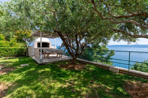 Patio, BBQ facilities