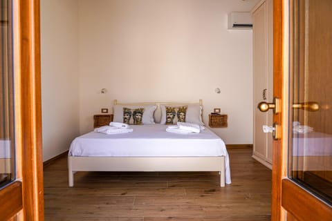 Bed, Photo of the whole room, Bedroom, towels, wardrobe