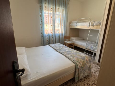 Bed, Bedroom, bunk bed