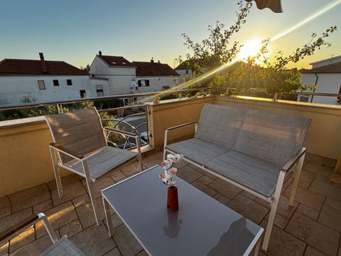 Balcony/Terrace, Seating area, Sunset