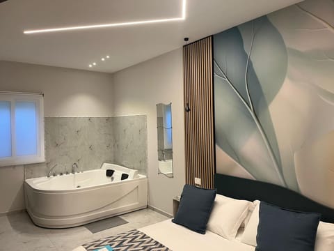 Hot Tub, Photo of the whole room