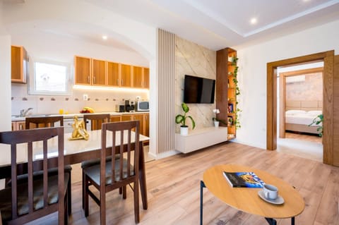 TV and multimedia, Kitchen or kitchenette, Living room, Dining area