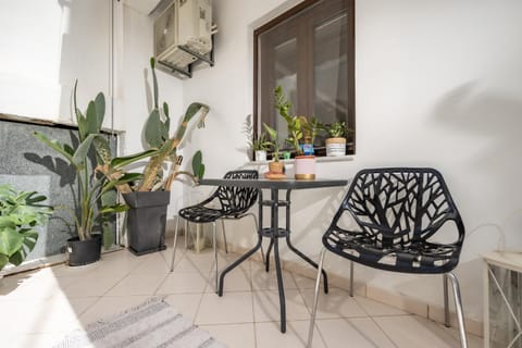 Property building, Seating area