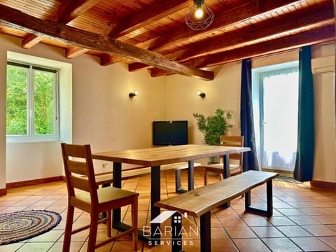 TV and multimedia, Dining area, air conditioner
