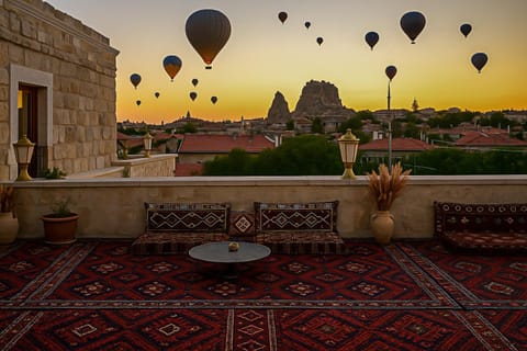 Nearby landmark, Day, Natural landscape, Activities, View (from property/room), Balcony/Terrace, Balcony/Terrace, On site, City view, Mountain view, Sunrise, Sunset