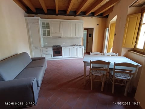 Kitchen or kitchenette, Living room, Dining area, pet friendly, stove