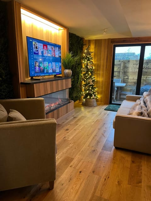 White River Retreats luxury lodges with Private Wood Fired Hot Tubs Nature lodge in Wales