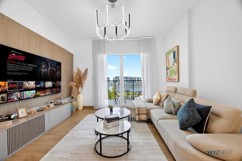 TV and multimedia, Living room, Seating area, Evening entertainment