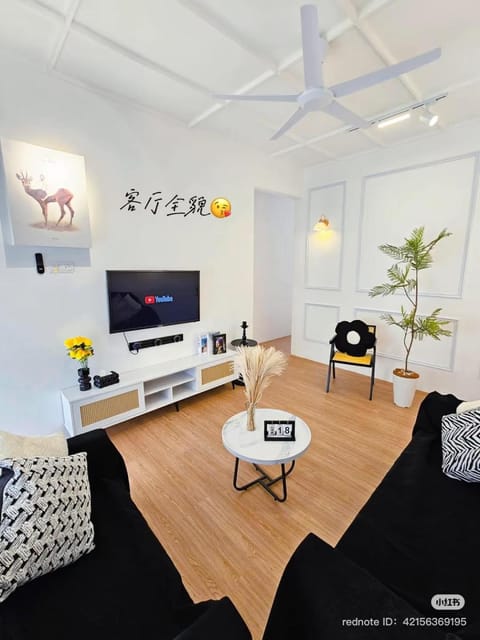 Communal lounge/ TV room, TV and multimedia, Living room, Seating area