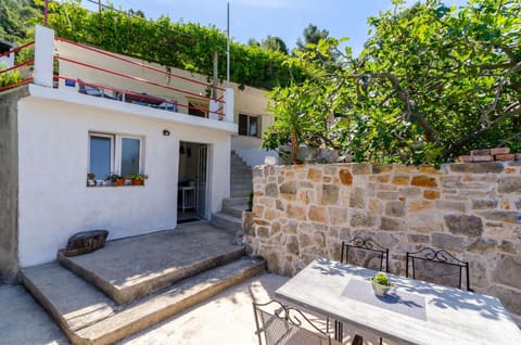 Facade/entrance, Balcony/Terrace, Kitchen or kitchenette