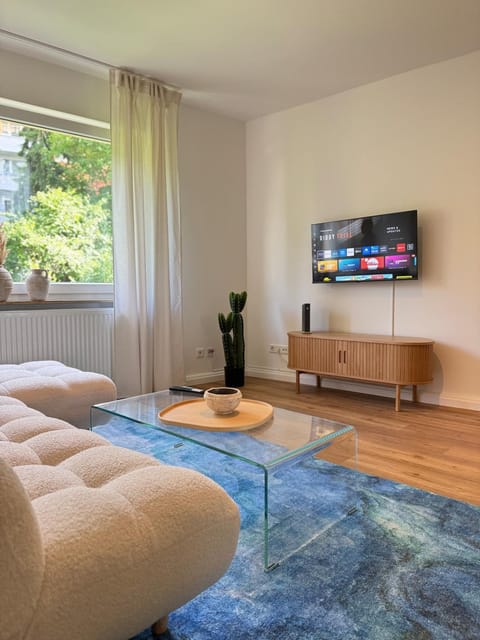 Communal lounge/ TV room, TV and multimedia, Living room