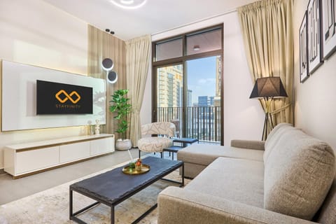 TV and multimedia, Living room, Seating area, City view, internet