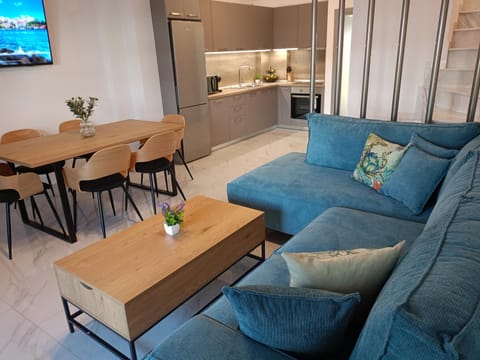 Emma House, 250m from the beach House in Nikiti