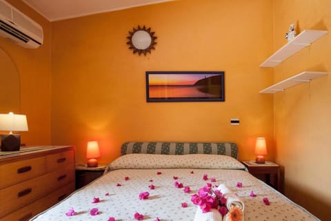 Bed, Bedroom, air conditioner
