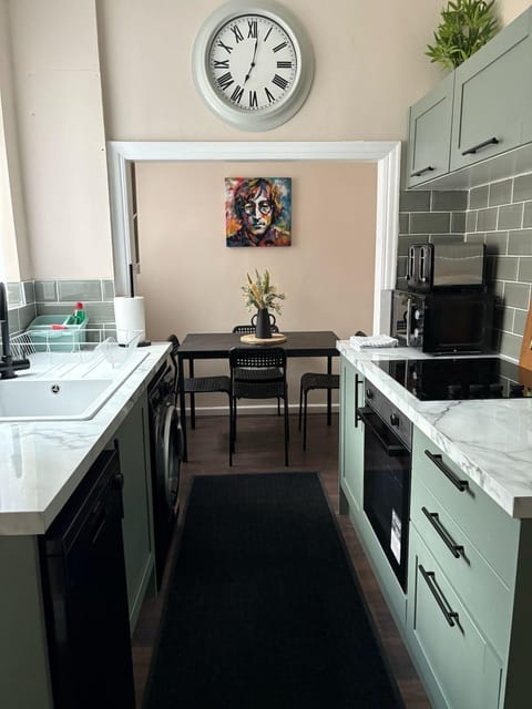 Kitchen or kitchenette, Dining area, dishwasher, stove