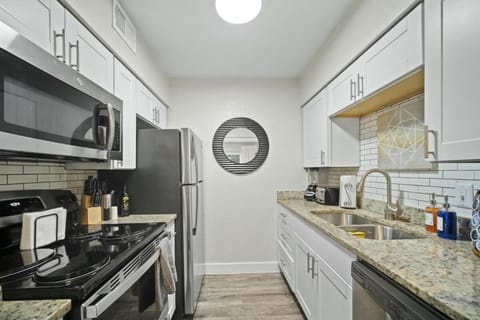 Spacious and Stylish Apartment right by AT&T Stadium! Apartment in Arlington