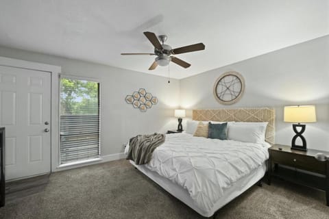 Spacious and Stylish Apartment right by AT&T Stadium! Apartment in Arlington