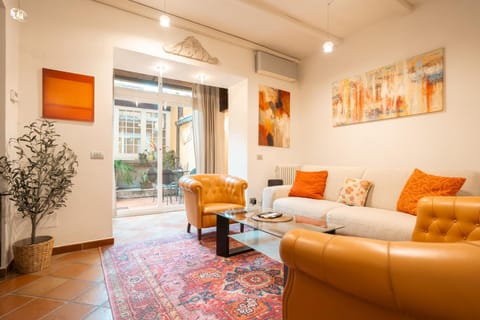 Living room, Seating area, air conditioner
