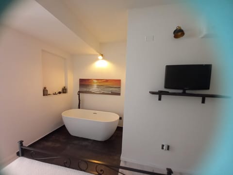 TV and multimedia, Bath