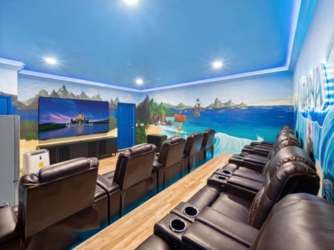 10 BR Home, Themed Rooms, Private Pool, in New Windsor Cay Resort House in Four Corners