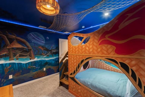 10 BR Home, Themed Rooms, Private Pool, in New Windsor Cay Resort House in Four Corners