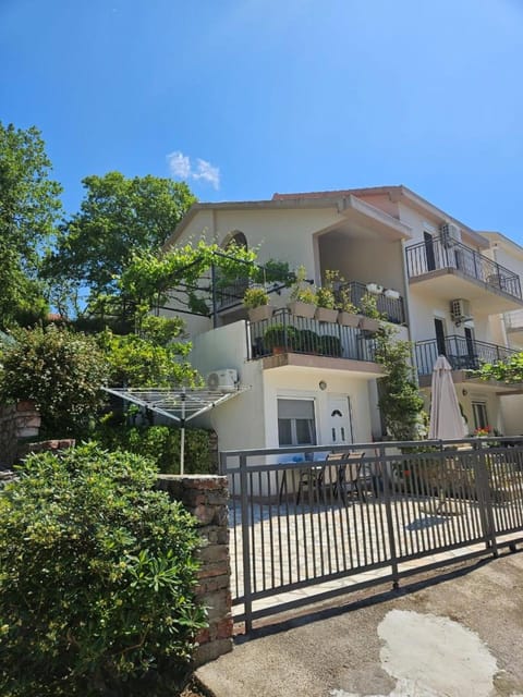 Vila Lučica apartman pogled na more Apartment in Budva Municipality