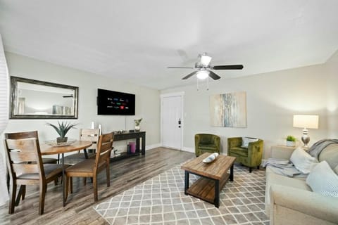 Two Apartments in the Heart of Arlington! Apartment in Arlington