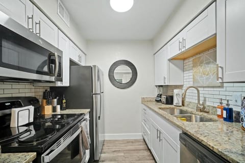 Two Apartments in the Heart of Arlington! Apartment in Arlington