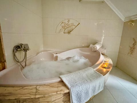 Bascuas beach house with ocean views House in O Morrazo