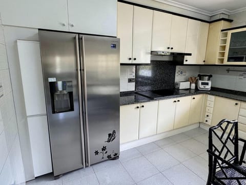 Bascuas beach house with ocean views House in O Morrazo