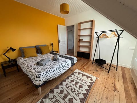 Bed, Photo of the whole room, Bedroom