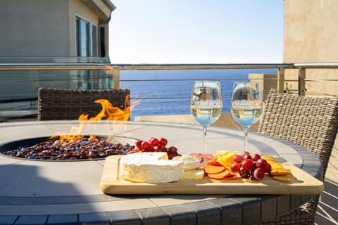 Patio, Balcony/Terrace, Food and drinks, Food, Sea view, Drinks, Alcoholic drinks