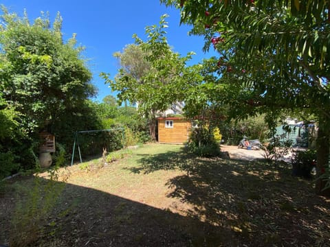 Charming quiet pool villa Villa in Toulon