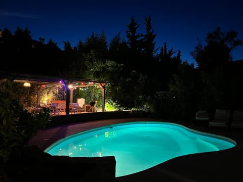 Charming quiet pool villa Villa in Toulon
