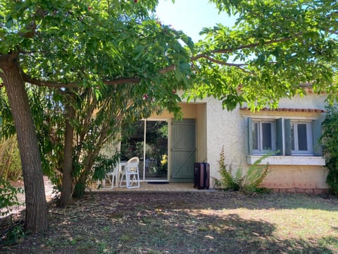 Charming quiet pool villa Villa in Toulon