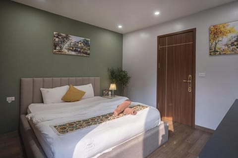 Bed, Living room, Photo of the whole room, Seating area, Bedroom, wardrobe