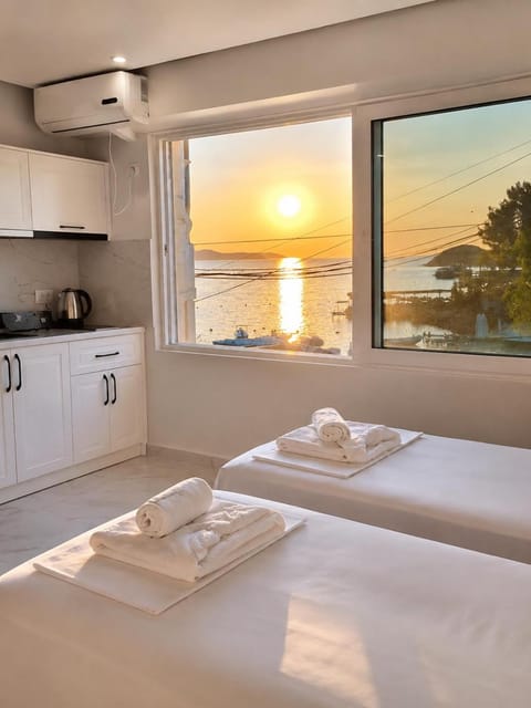 Kitchen or kitchenette, Sea view
