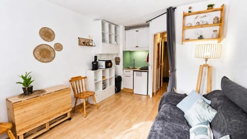 Communal lounge/ TV room, TV and multimedia, Kitchen or kitchenette, Seating area, Dining area