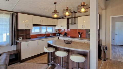 South Beach Lodge, Seafront Views House in Selsey