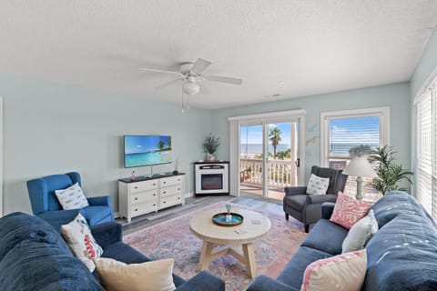 TV and multimedia, Living room, Seating area, fireplace