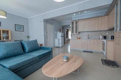 Kitchen or kitchenette, Living room, Seating area