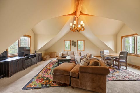 Luxury Mountain Retreat with Hot Tub and Views House in Mountain Village