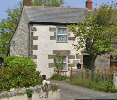 Cosy Cottage Close to the Beach with Hot Tub House in Redruth